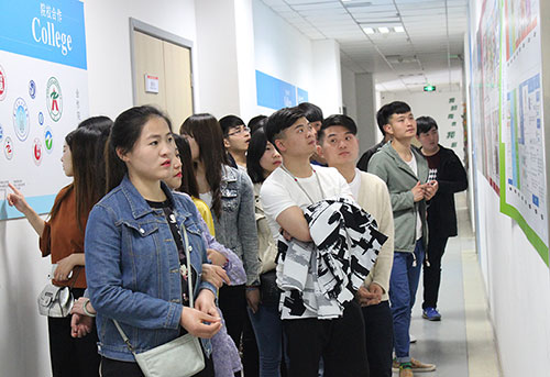 学生参观云和数据