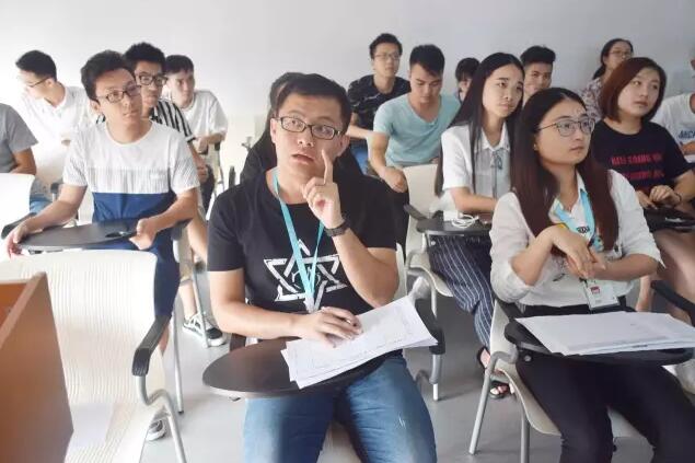 深圳中心 | UI精英班平面设计阶段答辩精彩瞬间！