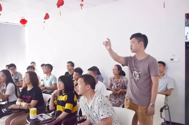 深圳中心 | UI精英班平面设计阶段答辩精彩瞬间!