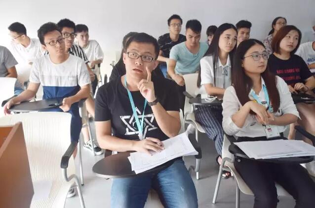 深圳中心 | UI精英班平面设计阶段答辩精彩瞬间!