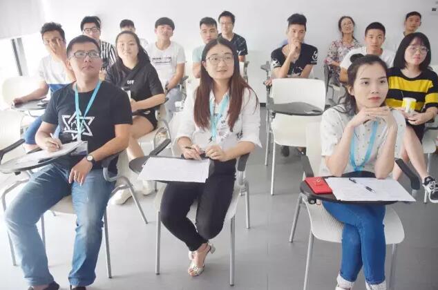 深圳中心 | UI精英班平面设计阶段答辩精彩瞬间!