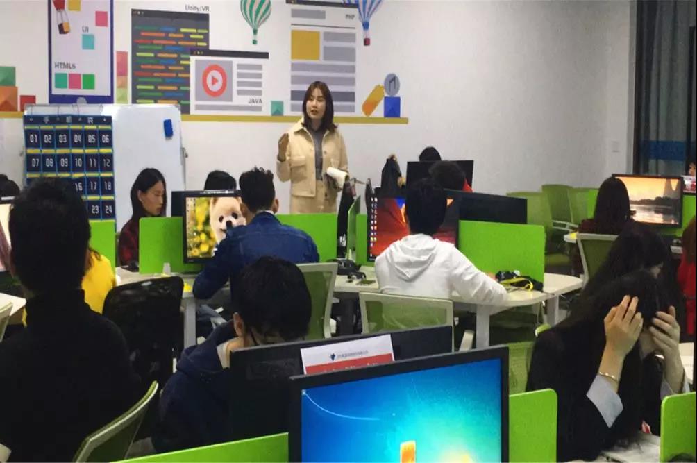 潇洒挥手,相约辉煌 | 郑州科技学院泛IT学院2019年第四届新卓班毕业典礼圆满落幕 配图01
